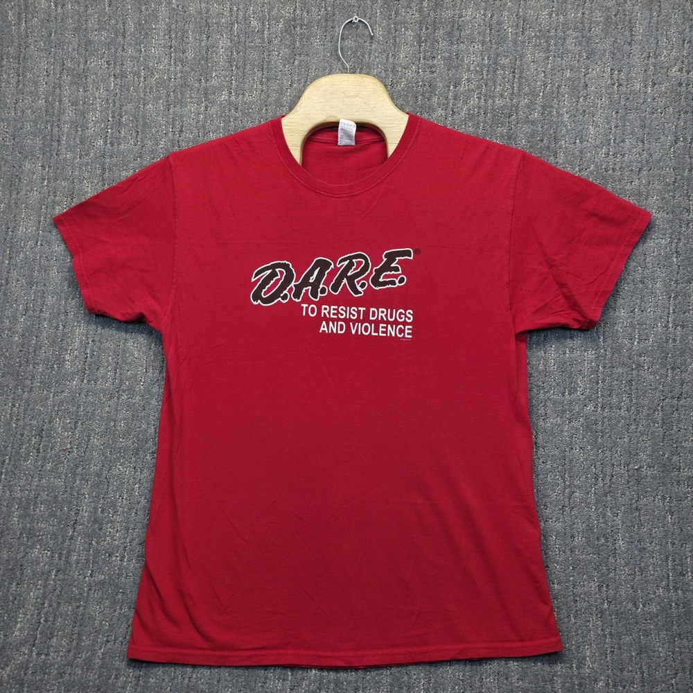 D.A.R.E. T-Shirt Large Red Fruit of the Loom Resist‎ Drugs Violence Graphic Tee